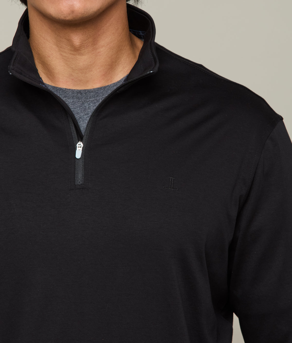 
        Lightweight Quarter Zip :: Black