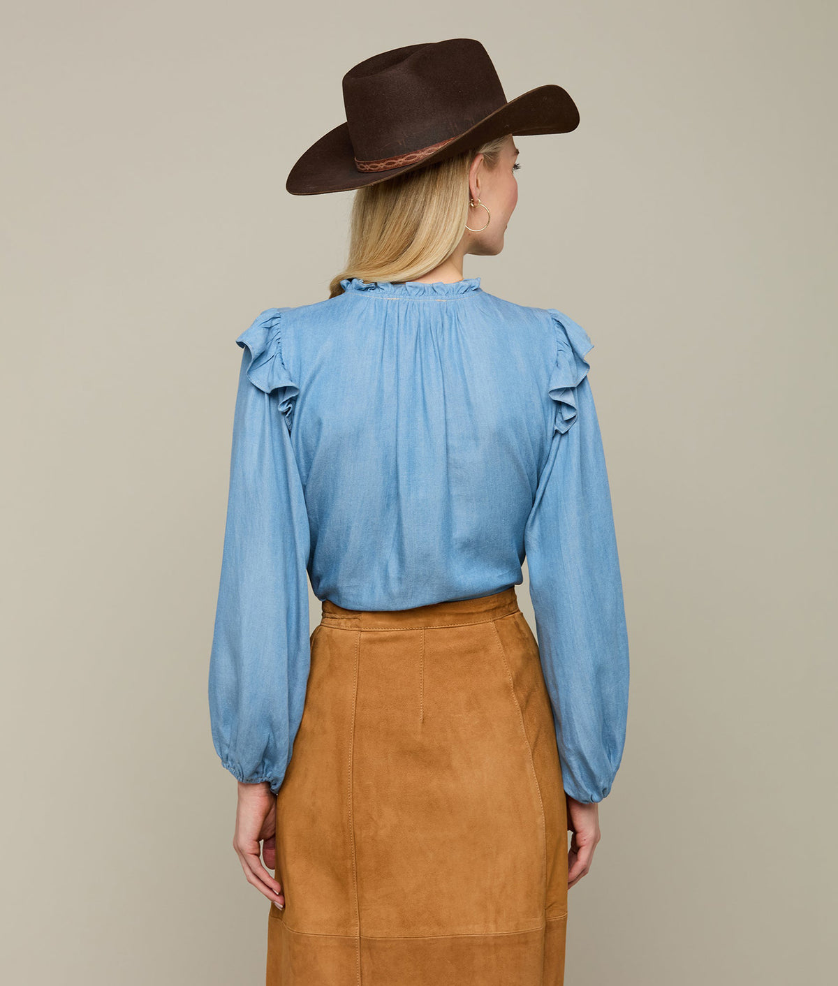 
    Skylar Long Sleeve Top :: Chambray