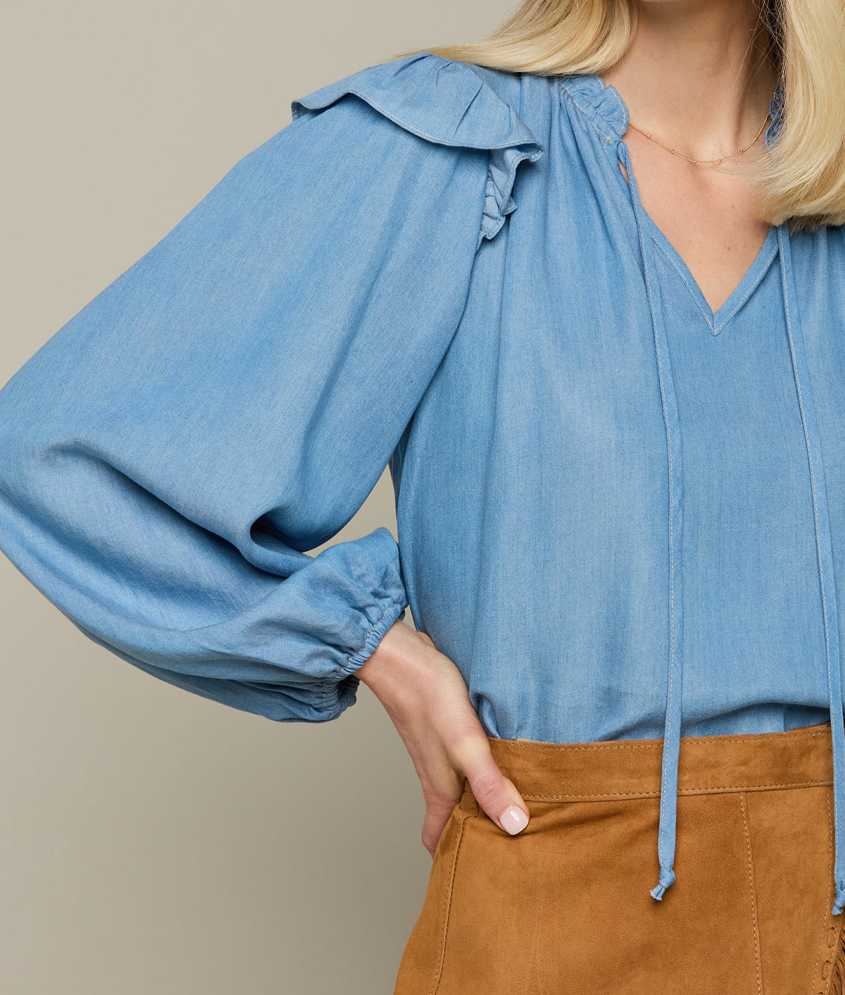 
    Skylar Long Sleeve Top :: Chambray