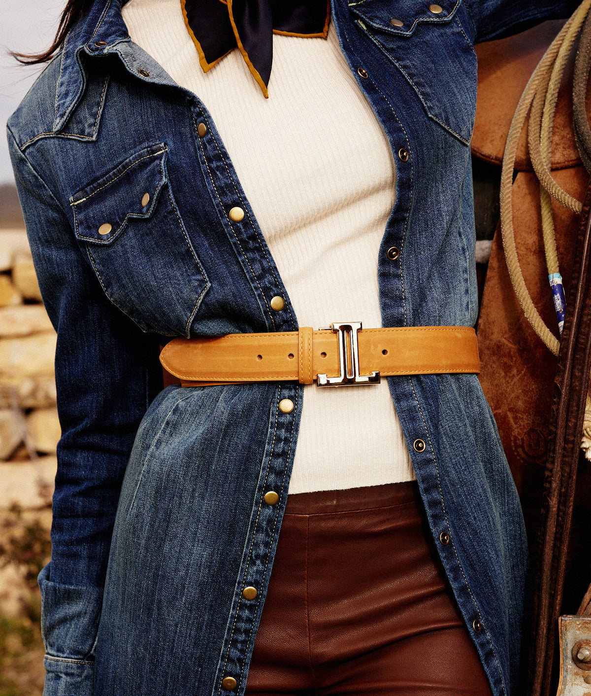 
    Women&#39;s Mirrored L Belt :: Honey